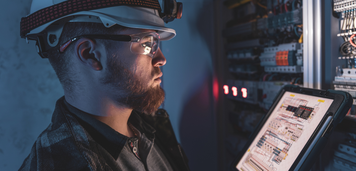 electrician using electrical contractor software