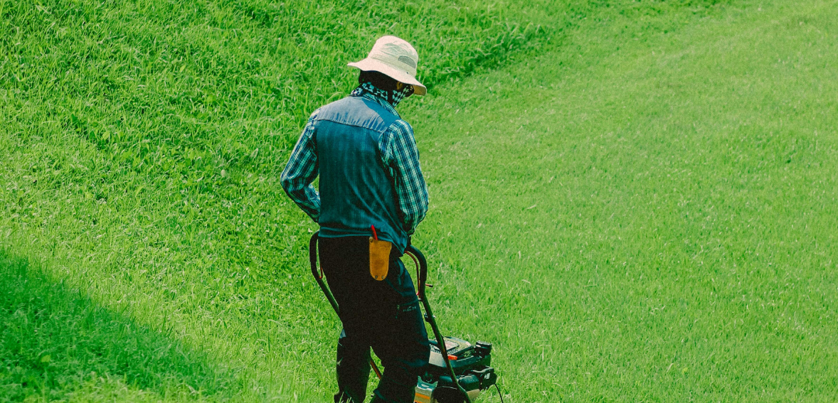Landscaping business using scheduling software to deliver reliable seasonal service.